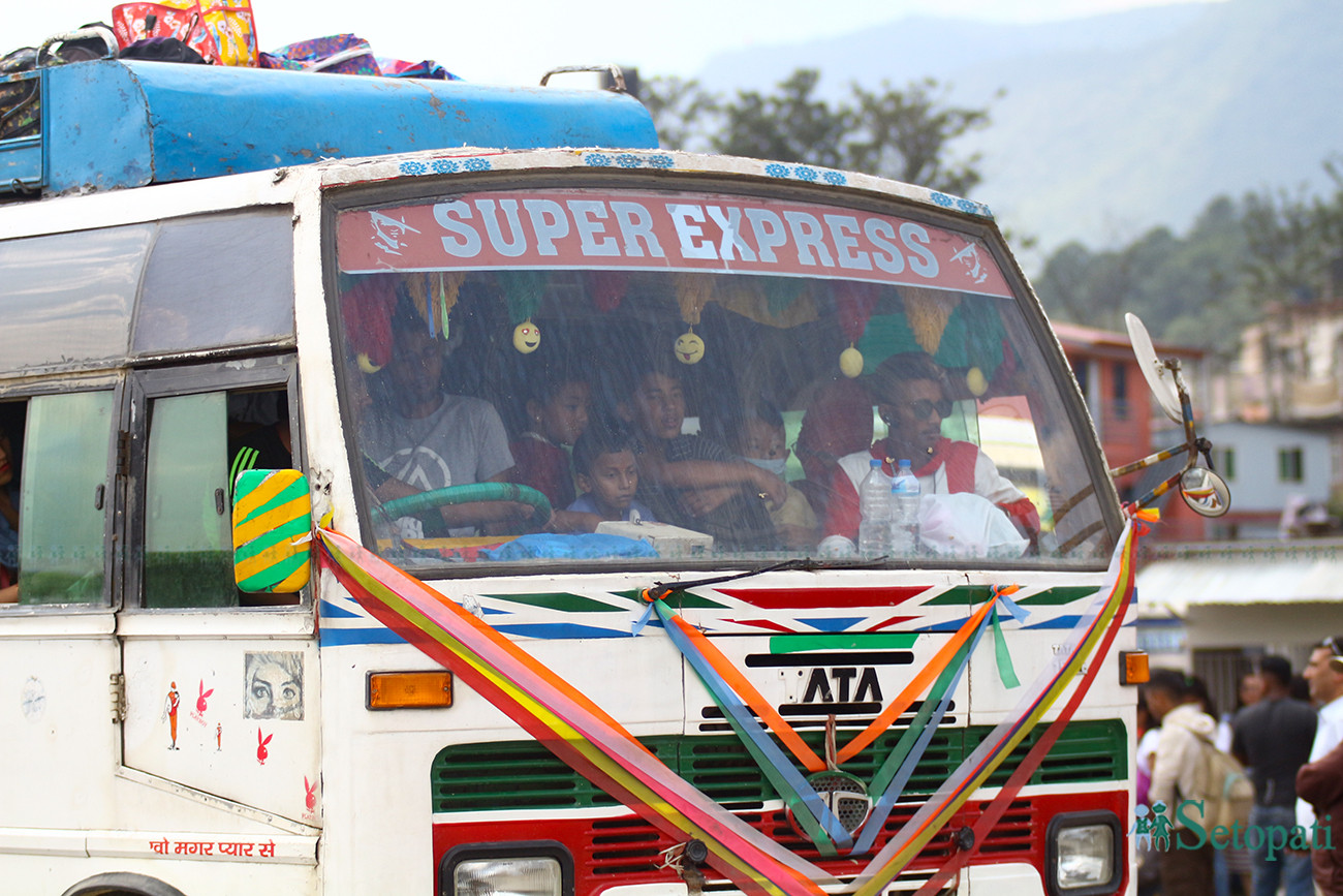 https://www.setopati.com/uploads/shares/2019/01/sujita/Going home in Dashain (1).jpg